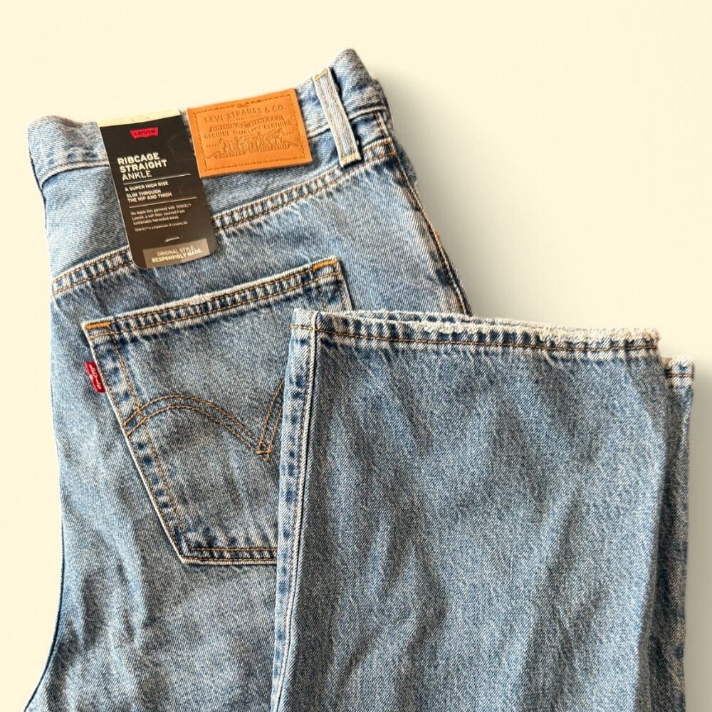 Levi's Ribcage Straight Ankle Women's Size 32